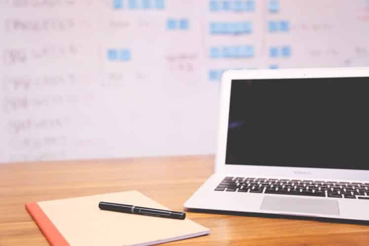 photo ordinateur sur bureau
